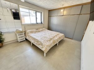 Bedroom- click for photo gallery